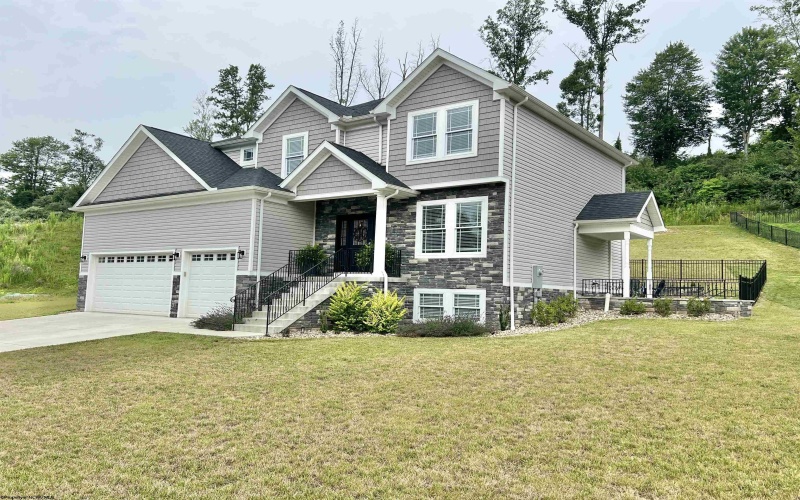48 Turquoise Way, Bridgeport, West Virginia 26330-0000, 4 Bedrooms Bedrooms, 8 Rooms Rooms,3 BathroomsBathrooms,Single Family Detached,For Sale,Turquoise,10160510