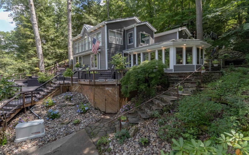 1430 Lake Floyd Circle, Bristol, West Virginia 26426, 3 Bedrooms Bedrooms, 6 Rooms Rooms,2 BathroomsBathrooms,Single Family Detached,For Sale,Lake Floyd,10160509