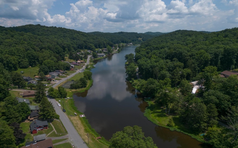 1430 Lake Floyd Circle, Bristol, West Virginia 26426, 3 Bedrooms Bedrooms, 6 Rooms Rooms,2 BathroomsBathrooms,Single Family Detached,For Sale,Lake Floyd,10160509