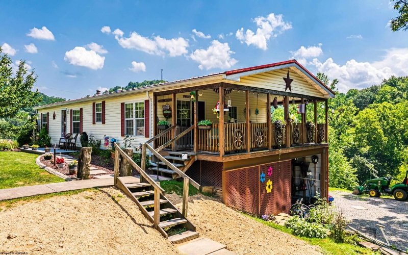 132 Dewey Avenue, Spraggs, Pennsylvania 15362, 3 Bedrooms Bedrooms, 7 Rooms Rooms,3 BathroomsBathrooms,Single Family Detached,For Sale,Dewey,10160507