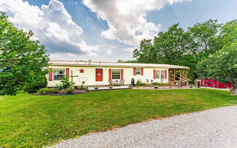 132 Dewey Avenue, Spraggs, Pennsylvania 15362, 3 Bedrooms Bedrooms, 7 Rooms Rooms,3 BathroomsBathrooms,Single Family Detached,For Sale,Dewey,10160507