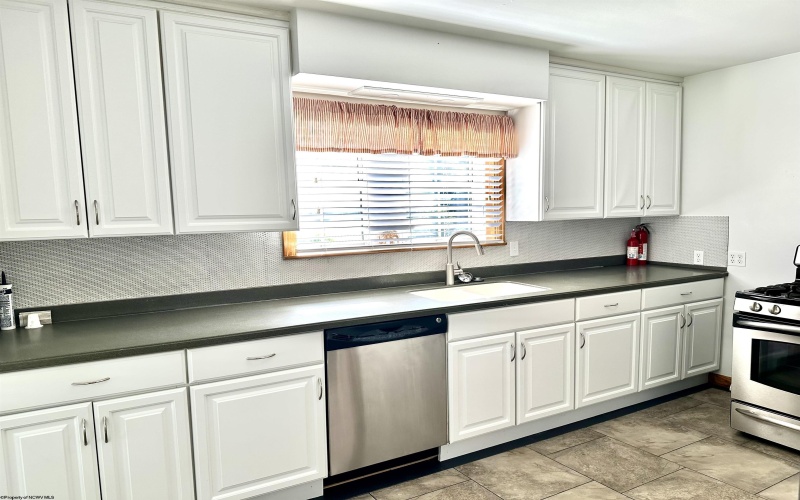 89 Hall Street, Philippi, West Virginia 26416, 3 Bedrooms Bedrooms, 8 Rooms Rooms,1 BathroomBathrooms,Single Family Detached,For Sale,Hall,10160508
