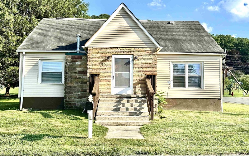 89 Hall Street, Philippi, West Virginia 26416, 3 Bedrooms Bedrooms, 8 Rooms Rooms,1 BathroomBathrooms,Single Family Detached,For Sale,Hall,10160508