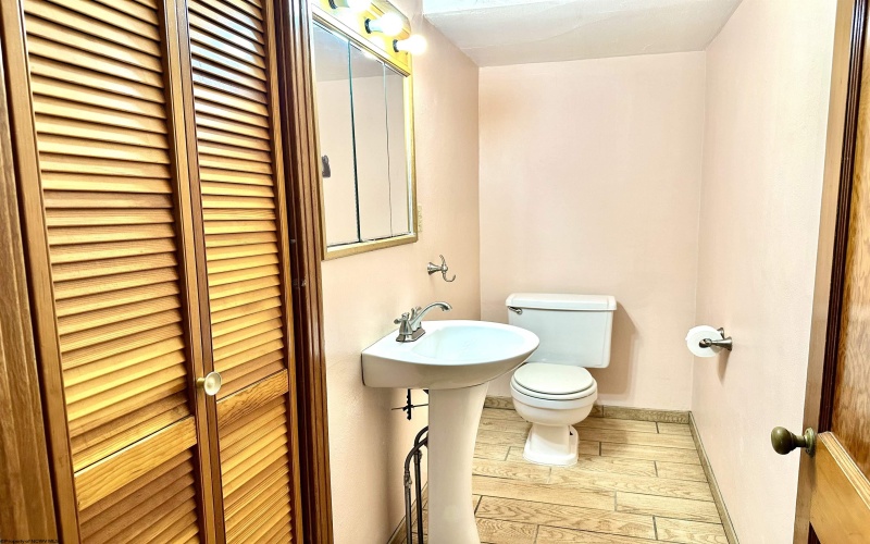 89 Hall Street, Philippi, West Virginia 26416, 3 Bedrooms Bedrooms, 8 Rooms Rooms,1 BathroomBathrooms,Single Family Detached,For Sale,Hall,10160508