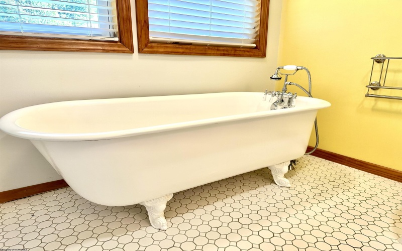 89 Hall Street, Philippi, West Virginia 26416, 3 Bedrooms Bedrooms, 8 Rooms Rooms,1 BathroomBathrooms,Single Family Detached,For Sale,Hall,10160508