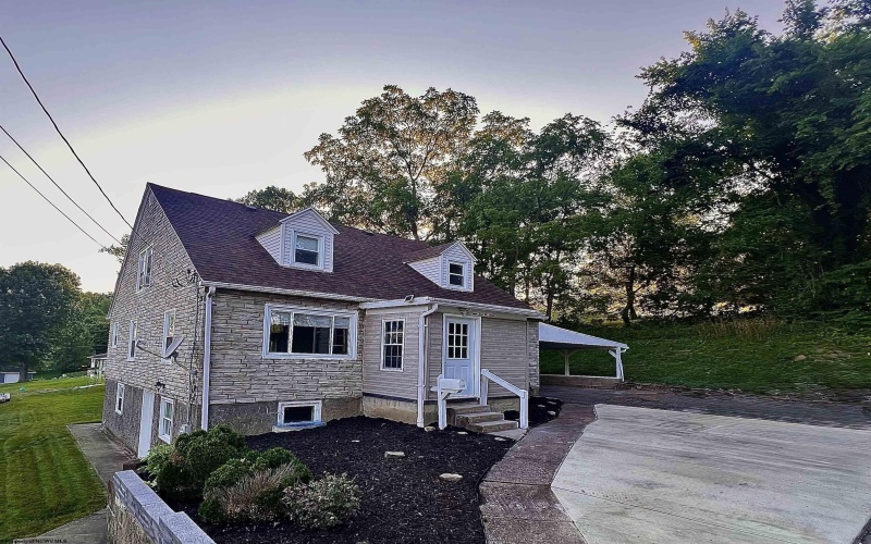 421 Johnson Avenue, Clarksburg, West Virginia 26301, 4 Bedrooms Bedrooms, 7 Rooms Rooms,2 BathroomsBathrooms,Single Family Detached,For Sale,Johnson,10160505