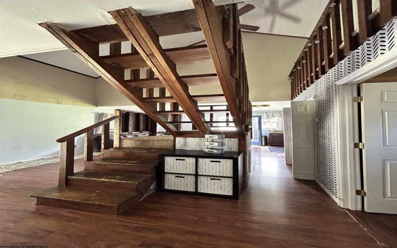 204 5th Street, Hambleton, West Virginia 26269, 1 Bedroom Bedrooms, 5 Rooms Rooms,1 BathroomBathrooms,Single Family Detached,For Sale,5th,10160523