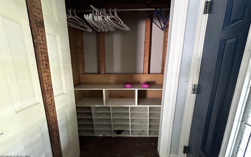 204 5th Street, Hambleton, West Virginia 26269, 1 Bedroom Bedrooms, 5 Rooms Rooms,1 BathroomBathrooms,Single Family Detached,For Sale,5th,10160523