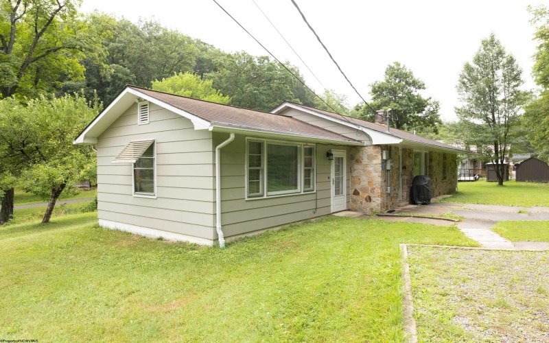 201 Davis & Elkins Street, Elkins, West Virginia 26241, 2 Bedrooms Bedrooms, 5 Rooms Rooms,1 BathroomBathrooms,Single Family Detached,For Sale,Davis & Elkins,10160521