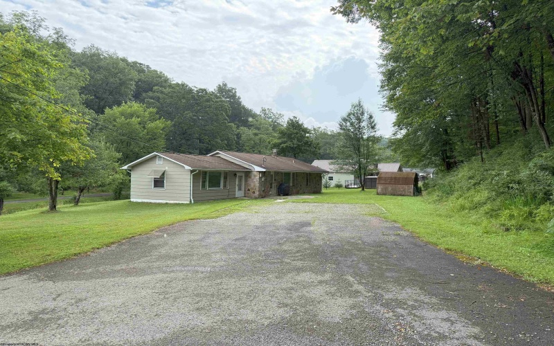 201 Davis & Elkins Street, Elkins, West Virginia 26241, 2 Bedrooms Bedrooms, 5 Rooms Rooms,1 BathroomBathrooms,Single Family Detached,For Sale,Davis & Elkins,10160521