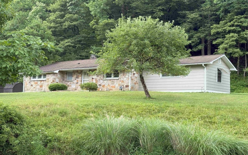 201 Davis & Elkins Street, Elkins, West Virginia 26241, 2 Bedrooms Bedrooms, 5 Rooms Rooms,1 BathroomBathrooms,Single Family Detached,For Sale,Davis & Elkins,10160521