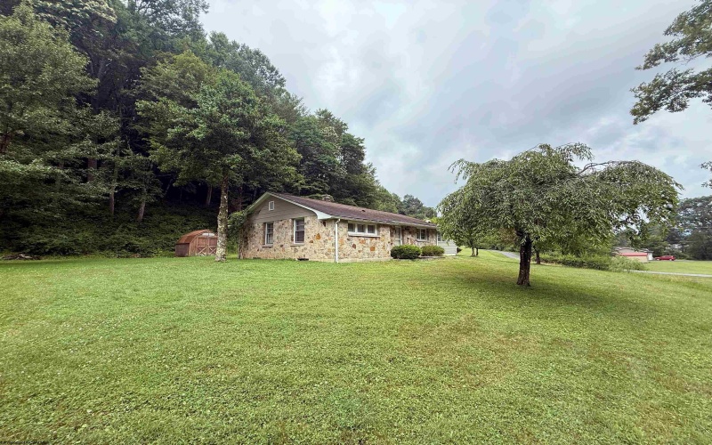 201 Davis & Elkins Street, Elkins, West Virginia 26241, 2 Bedrooms Bedrooms, 5 Rooms Rooms,1 BathroomBathrooms,Single Family Detached,For Sale,Davis & Elkins,10160521