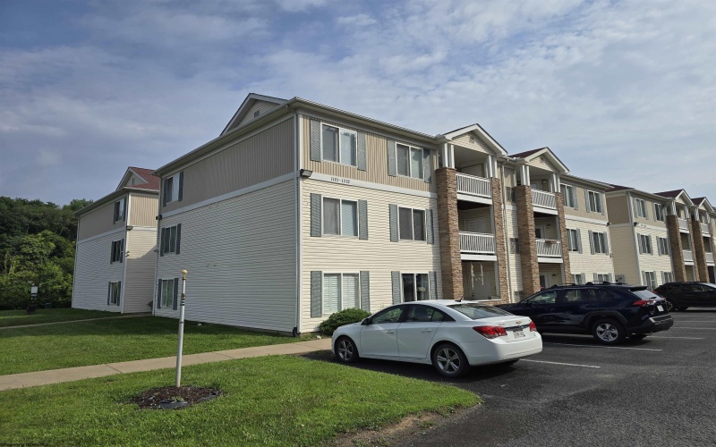 1205 University Commons Drive, Star City, West Virginia 26505, 4 Bedrooms Bedrooms, 6 Rooms Rooms,4 BathroomsBathrooms,Single Family Attached,For Sale,University Commons,10160530