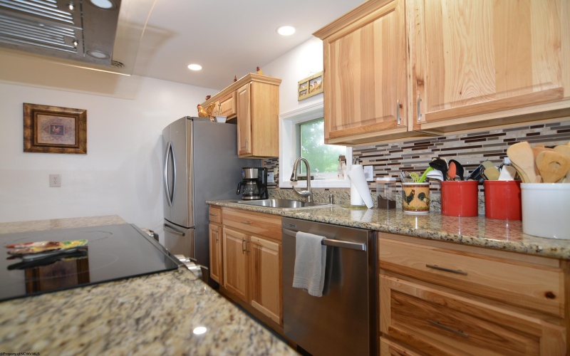 201 Winding Way, Clarksburg, West Virginia 26301, 3 Bedrooms Bedrooms, 7 Rooms Rooms,2 BathroomsBathrooms,Single Family Detached,For Sale,Winding,10160543