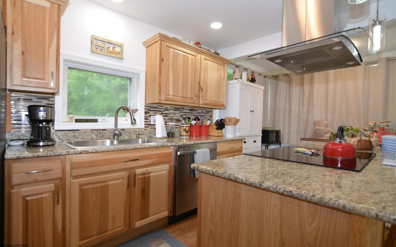 201 Winding Way, Clarksburg, West Virginia 26301, 3 Bedrooms Bedrooms, 7 Rooms Rooms,2 BathroomsBathrooms,Single Family Detached,For Sale,Winding,10160543