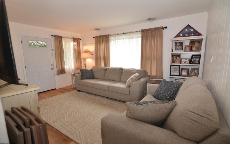 201 Winding Way, Clarksburg, West Virginia 26301, 3 Bedrooms Bedrooms, 7 Rooms Rooms,2 BathroomsBathrooms,Single Family Detached,For Sale,Winding,10160543