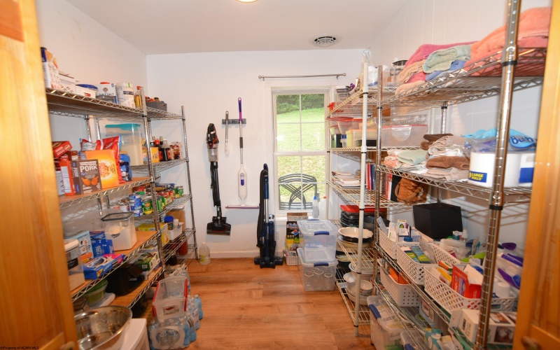 201 Winding Way, Clarksburg, West Virginia 26301, 3 Bedrooms Bedrooms, 7 Rooms Rooms,2 BathroomsBathrooms,Single Family Detached,For Sale,Winding,10160543