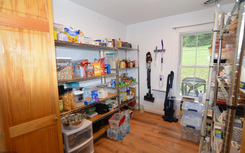 201 Winding Way, Clarksburg, West Virginia 26301, 3 Bedrooms Bedrooms, 7 Rooms Rooms,2 BathroomsBathrooms,Single Family Detached,For Sale,Winding,10160543