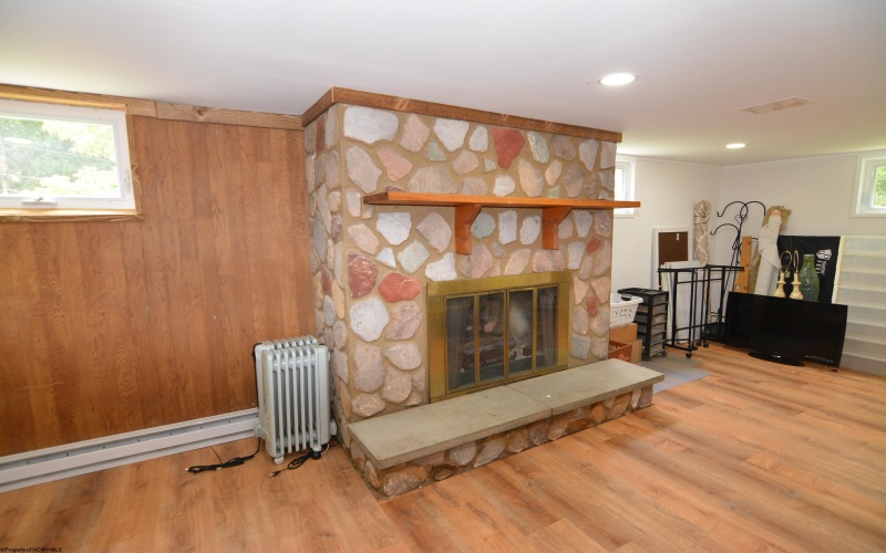 201 Winding Way, Clarksburg, West Virginia 26301, 3 Bedrooms Bedrooms, 7 Rooms Rooms,2 BathroomsBathrooms,Single Family Detached,For Sale,Winding,10160543