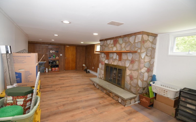 201 Winding Way, Clarksburg, West Virginia 26301, 3 Bedrooms Bedrooms, 7 Rooms Rooms,2 BathroomsBathrooms,Single Family Detached,For Sale,Winding,10160543