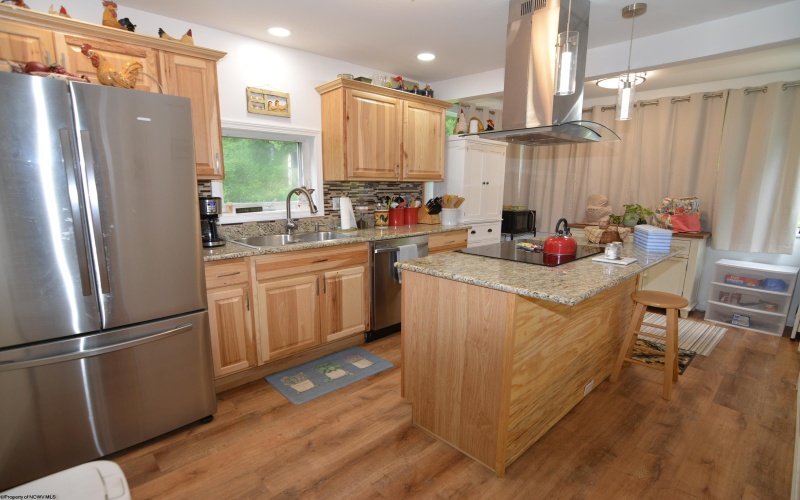 201 Winding Way, Clarksburg, West Virginia 26301, 3 Bedrooms Bedrooms, 7 Rooms Rooms,2 BathroomsBathrooms,Single Family Detached,For Sale,Winding,10160543