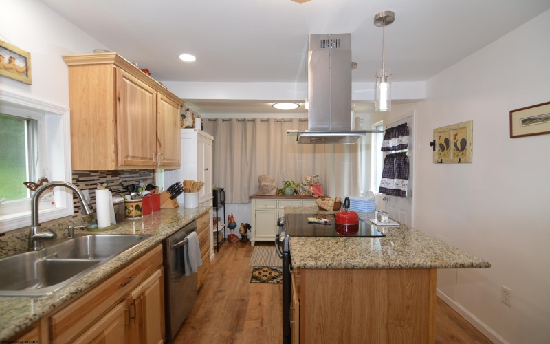201 Winding Way, Clarksburg, West Virginia 26301, 3 Bedrooms Bedrooms, 7 Rooms Rooms,2 BathroomsBathrooms,Single Family Detached,For Sale,Winding,10160543