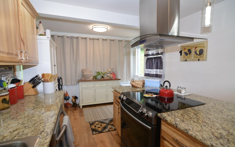 201 Winding Way, Clarksburg, West Virginia 26301, 3 Bedrooms Bedrooms, 7 Rooms Rooms,2 BathroomsBathrooms,Single Family Detached,For Sale,Winding,10160543