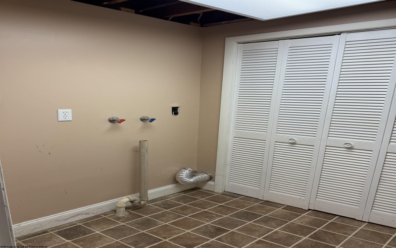 205 Braddock Street, Fairmont, West Virginia 26554, 3 Bedrooms Bedrooms, 6 Rooms Rooms,1 BathroomBathrooms,Single Family Detached,For Sale,Braddock,10160538