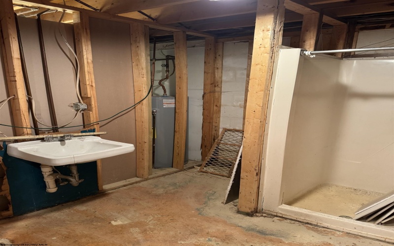 205 Braddock Street, Fairmont, West Virginia 26554, 3 Bedrooms Bedrooms, 6 Rooms Rooms,1 BathroomBathrooms,Single Family Detached,For Sale,Braddock,10160538
