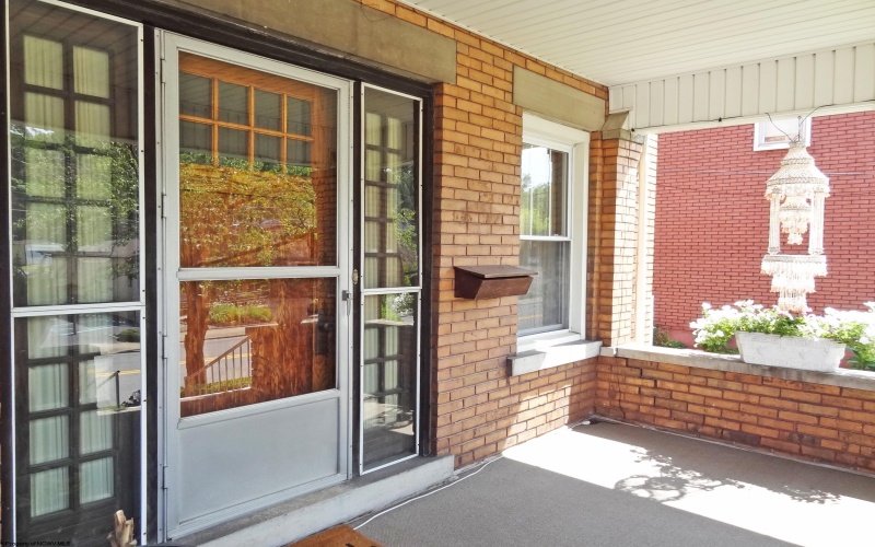 704 Morgantown Avenue, Fairmont, West Virginia 26554, 3 Bedrooms Bedrooms, 8 Rooms Rooms,1 BathroomBathrooms,Single Family Detached,For Sale,Morgantown,10160531