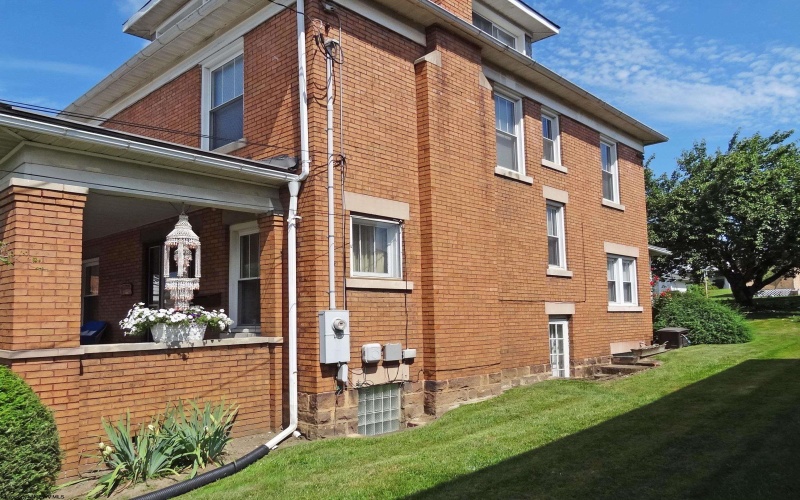 704 Morgantown Avenue, Fairmont, West Virginia 26554, 3 Bedrooms Bedrooms, 8 Rooms Rooms,1 BathroomBathrooms,Single Family Detached,For Sale,Morgantown,10160531