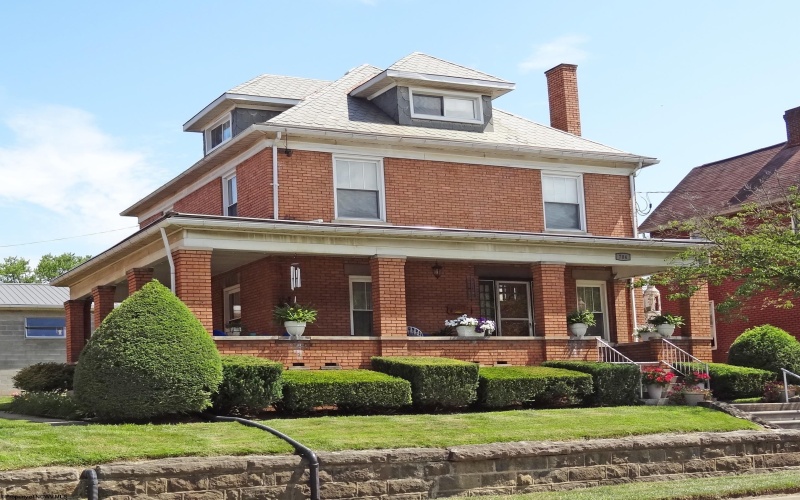 704 Morgantown Avenue, Fairmont, West Virginia 26554, 3 Bedrooms Bedrooms, 8 Rooms Rooms,1 BathroomBathrooms,Single Family Detached,For Sale,Morgantown,10160531