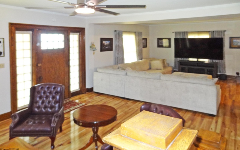 704 Morgantown Avenue, Fairmont, West Virginia 26554, 3 Bedrooms Bedrooms, 8 Rooms Rooms,1 BathroomBathrooms,Single Family Detached,For Sale,Morgantown,10160531