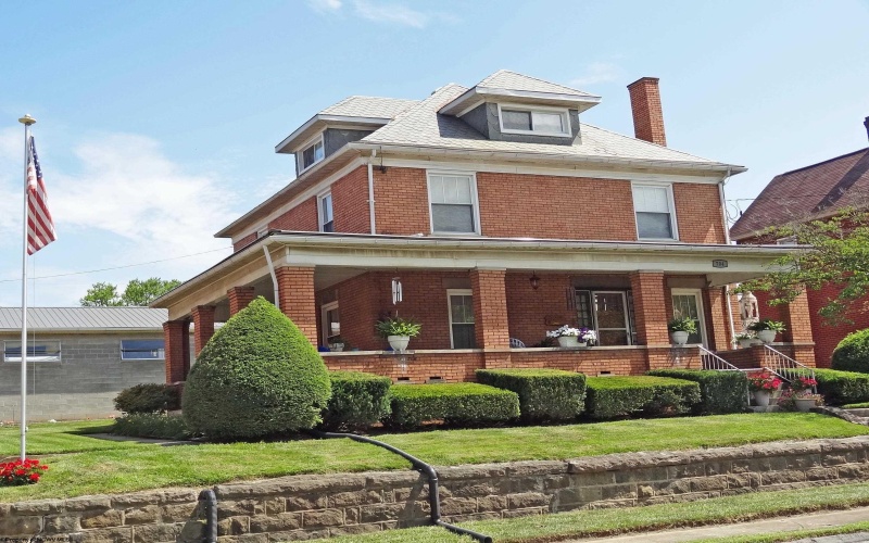 704 Morgantown Avenue, Fairmont, West Virginia 26554, 3 Bedrooms Bedrooms, 8 Rooms Rooms,1 BathroomBathrooms,Single Family Detached,For Sale,Morgantown,10160531