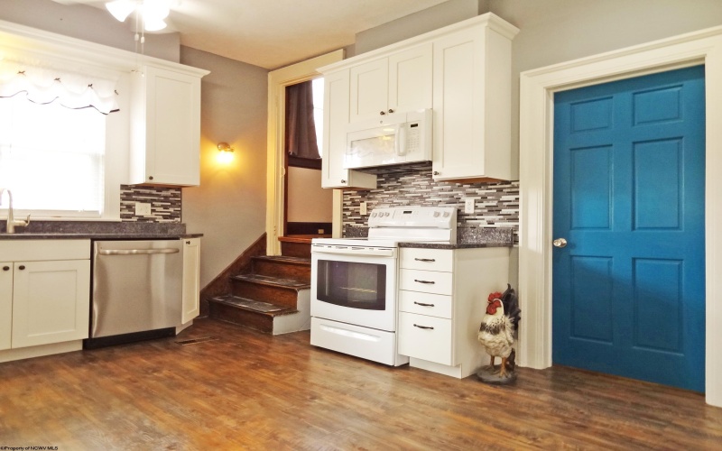 704 Morgantown Avenue, Fairmont, West Virginia 26554, 3 Bedrooms Bedrooms, 8 Rooms Rooms,1 BathroomBathrooms,Single Family Detached,For Sale,Morgantown,10160531