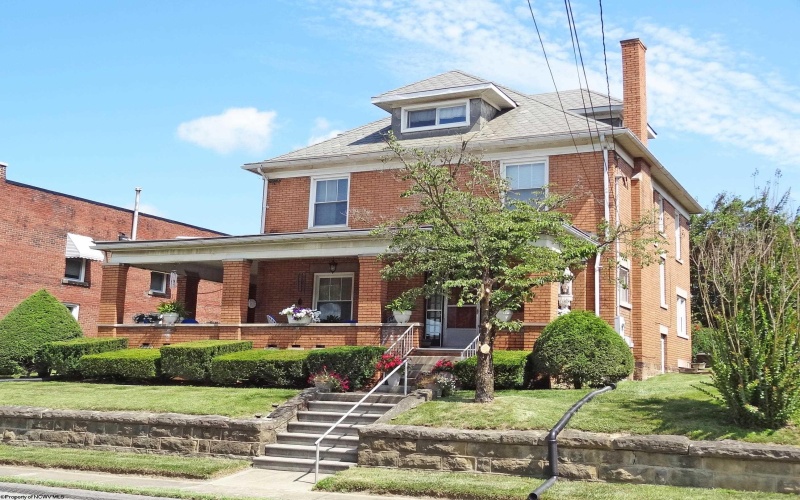 704 Morgantown Avenue, Fairmont, West Virginia 26554, 3 Bedrooms Bedrooms, 8 Rooms Rooms,1 BathroomBathrooms,Single Family Detached,For Sale,Morgantown,10160531