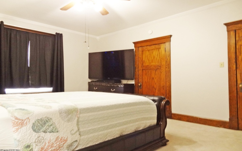 704 Morgantown Avenue, Fairmont, West Virginia 26554, 3 Bedrooms Bedrooms, 8 Rooms Rooms,1 BathroomBathrooms,Single Family Detached,For Sale,Morgantown,10160531