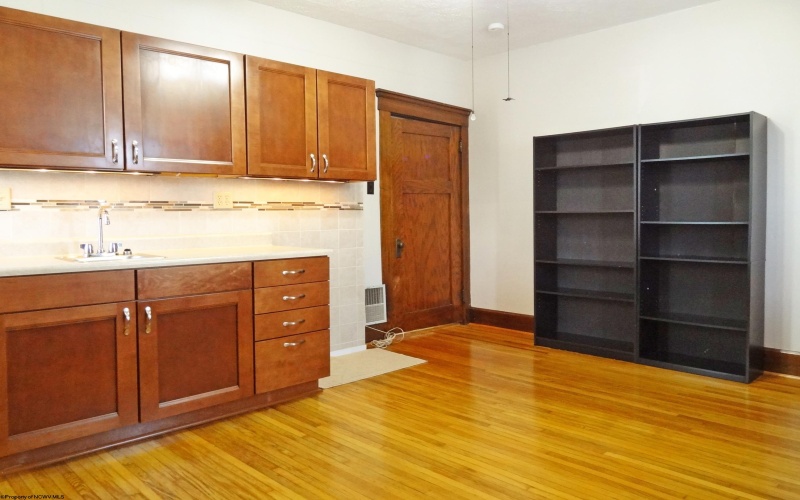 704 Morgantown Avenue, Fairmont, West Virginia 26554, 3 Bedrooms Bedrooms, 8 Rooms Rooms,1 BathroomBathrooms,Single Family Detached,For Sale,Morgantown,10160531