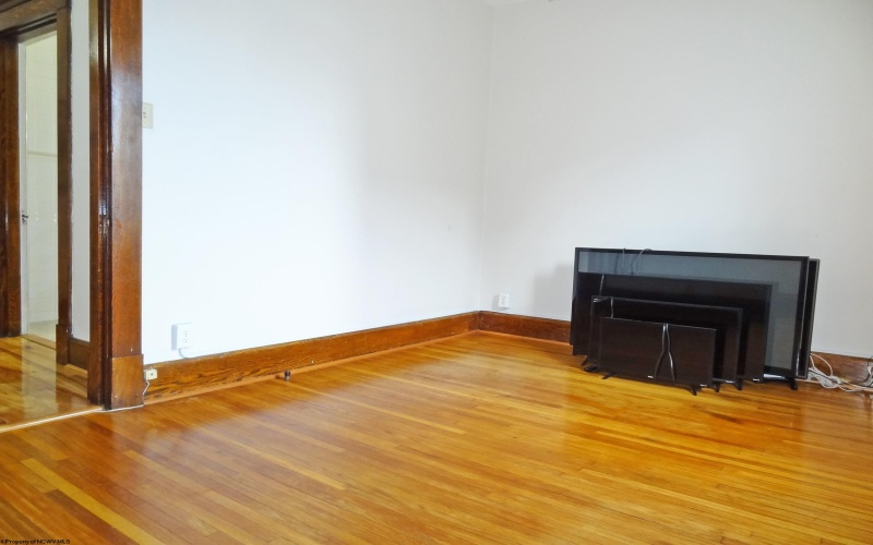 704 Morgantown Avenue, Fairmont, West Virginia 26554, 3 Bedrooms Bedrooms, 8 Rooms Rooms,1 BathroomBathrooms,Single Family Detached,For Sale,Morgantown,10160531