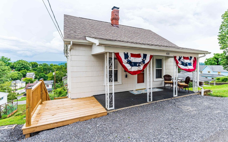 833 Louise Avenue, Morgantown, West Virginia 26505, 1 Bedroom Bedrooms, 5 Rooms Rooms,1 BathroomBathrooms,Single Family Detached,For Sale,Louise,10160558
