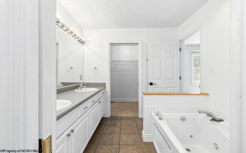 952 Ashton Place, Morgantown, West Virginia 26508, 2 Bedrooms Bedrooms, 5 Rooms Rooms,2 BathroomsBathrooms,Single Family Attached,For Sale,Ashton,10160554