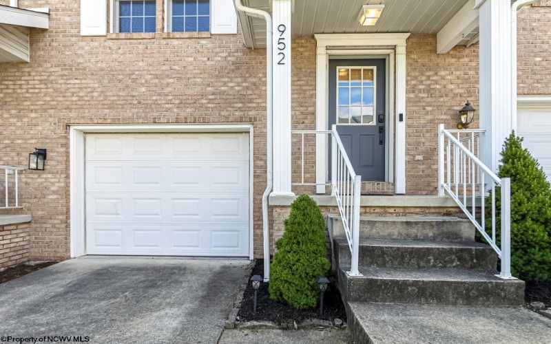 952 Ashton Place, Morgantown, West Virginia 26508, 2 Bedrooms Bedrooms, 5 Rooms Rooms,2 BathroomsBathrooms,Single Family Attached,For Sale,Ashton,10160554