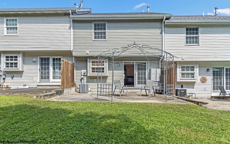 952 Ashton Place, Morgantown, West Virginia 26508, 2 Bedrooms Bedrooms, 5 Rooms Rooms,2 BathroomsBathrooms,Single Family Attached,For Sale,Ashton,10160554