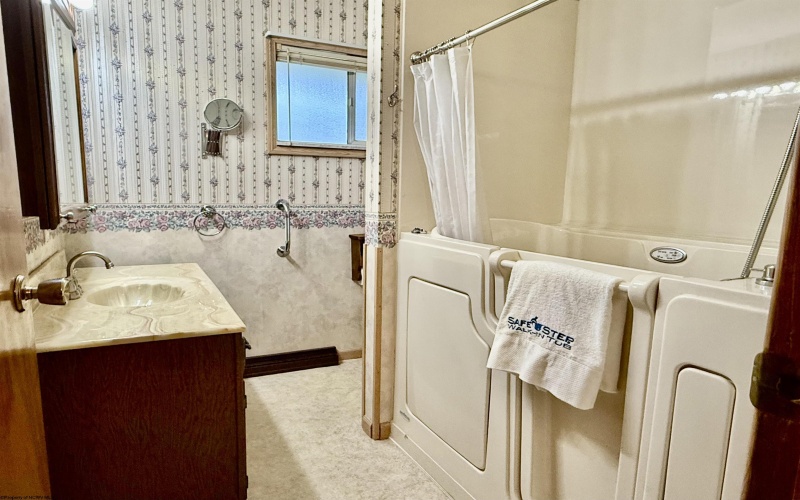 119 Golf Drive, Fairmont, West Virginia 26554, 3 Bedrooms Bedrooms, 6 Rooms Rooms,2 BathroomsBathrooms,Single Family Detached,For Sale,Golf,10160557
