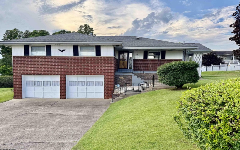 119 Golf Drive, Fairmont, West Virginia 26554, 3 Bedrooms Bedrooms, 6 Rooms Rooms,2 BathroomsBathrooms,Single Family Detached,For Sale,Golf,10160557