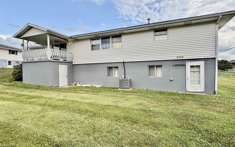 119 Golf Drive, Fairmont, West Virginia 26554, 3 Bedrooms Bedrooms, 6 Rooms Rooms,2 BathroomsBathrooms,Single Family Detached,For Sale,Golf,10160557