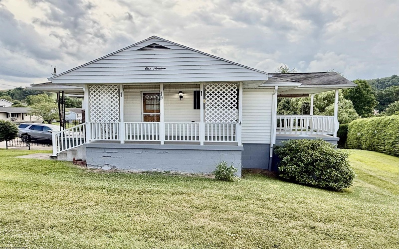 119 Golf Drive, Fairmont, West Virginia 26554, 3 Bedrooms Bedrooms, 6 Rooms Rooms,2 BathroomsBathrooms,Single Family Detached,For Sale,Golf,10160557