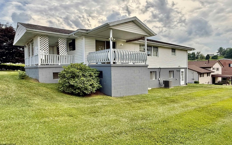 119 Golf Drive, Fairmont, West Virginia 26554, 3 Bedrooms Bedrooms, 6 Rooms Rooms,2 BathroomsBathrooms,Single Family Detached,For Sale,Golf,10160557
