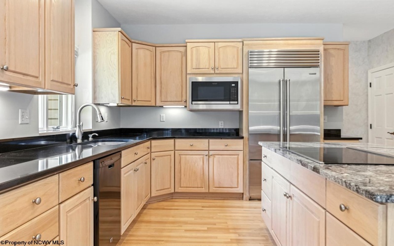 3951 Eastlake Drive, Morgantown, West Virginia 26508, 4 Bedrooms Bedrooms, 8 Rooms Rooms,3 BathroomsBathrooms,Single Family Detached,For Sale,Eastlake,10160556