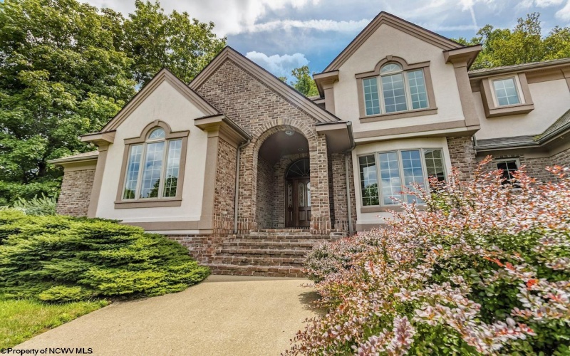 3951 Eastlake Drive, Morgantown, West Virginia 26508, 4 Bedrooms Bedrooms, 8 Rooms Rooms,3 BathroomsBathrooms,Single Family Detached,For Sale,Eastlake,10160556